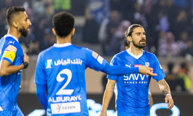 How Al-Hilal support Ruben Neves when Milinkovic-Savic advances?