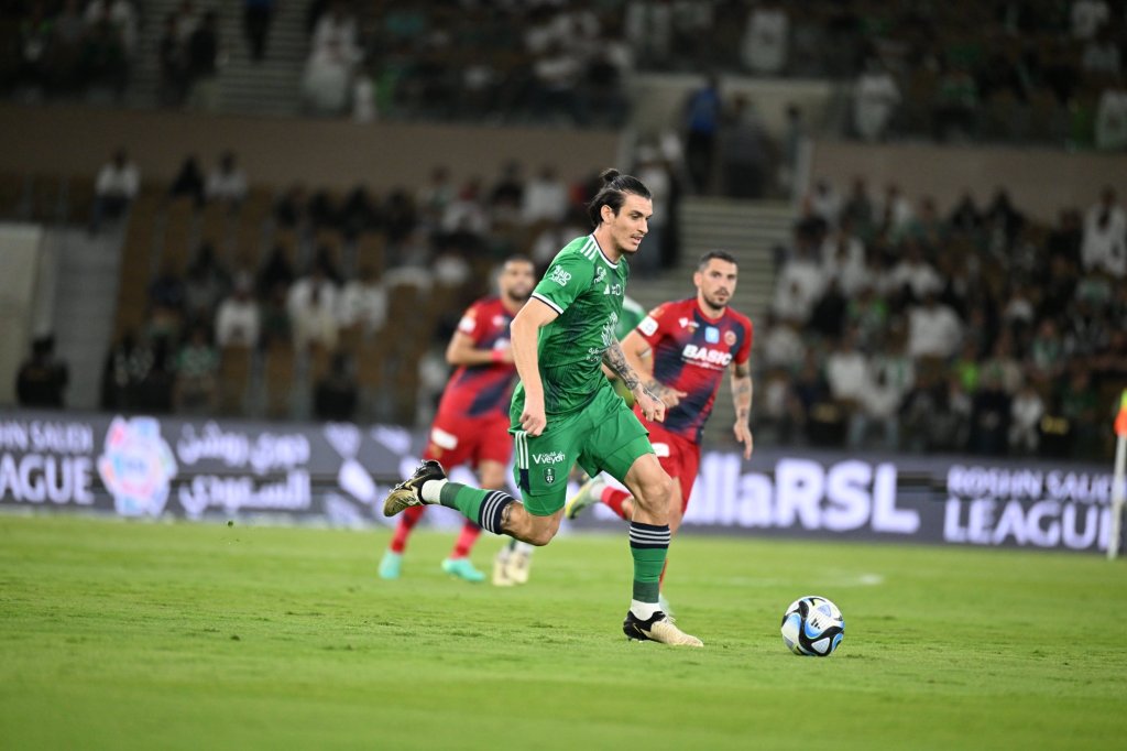 Roger Ibanez starts again in his new role against Neymar’s Al-Hilal