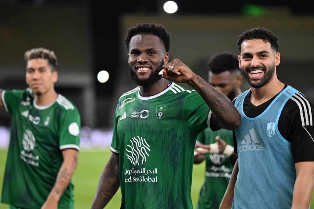 Franck Kessié congratulates Al-Ettifaq’s Seko Fofana